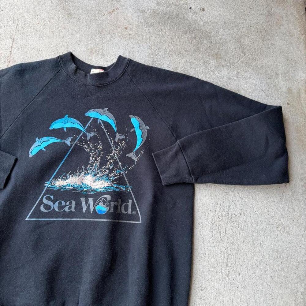 Vintage sea world sweatshirt fits mens medium black 80s